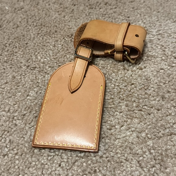 Louis Vuitton - Picture 2 of 11